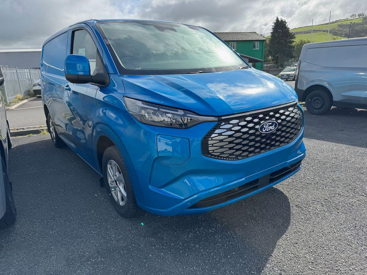 2025 Ford E-Transit Custom
