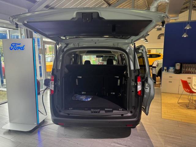 2025 Ford E-Tourneo Courier 43kWh Titanium Auto 5dr