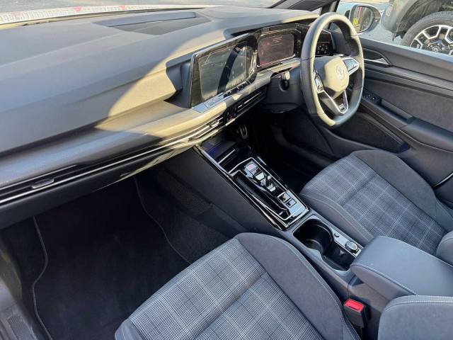 2024 Volkswagen Golf 8 GTD 2.0 TDI 200PS 7-speed DSG 5 Door