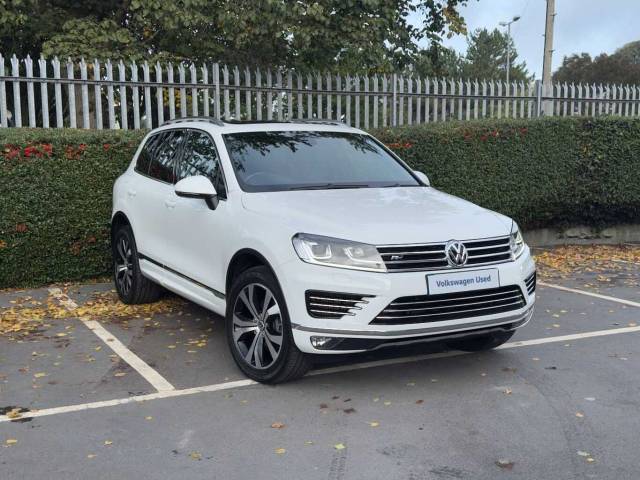 Volkswagen Touareg 3.0 V6 TDI BlueMotion Tech 262 R-Line 5dr Tip Auto 4x4 vehicle Diesel Pure white