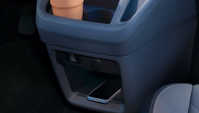 Volkswagen e-Transporter Shuttle - Interior